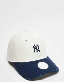 New Era NY Yankees 9twenty Cap With Contrast Navy Peak In Off White For Unisex