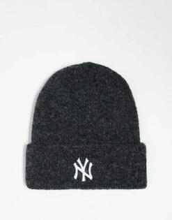 New Era NY Yankees Wide Cuff Beanie In Dark Grey For Unisex
