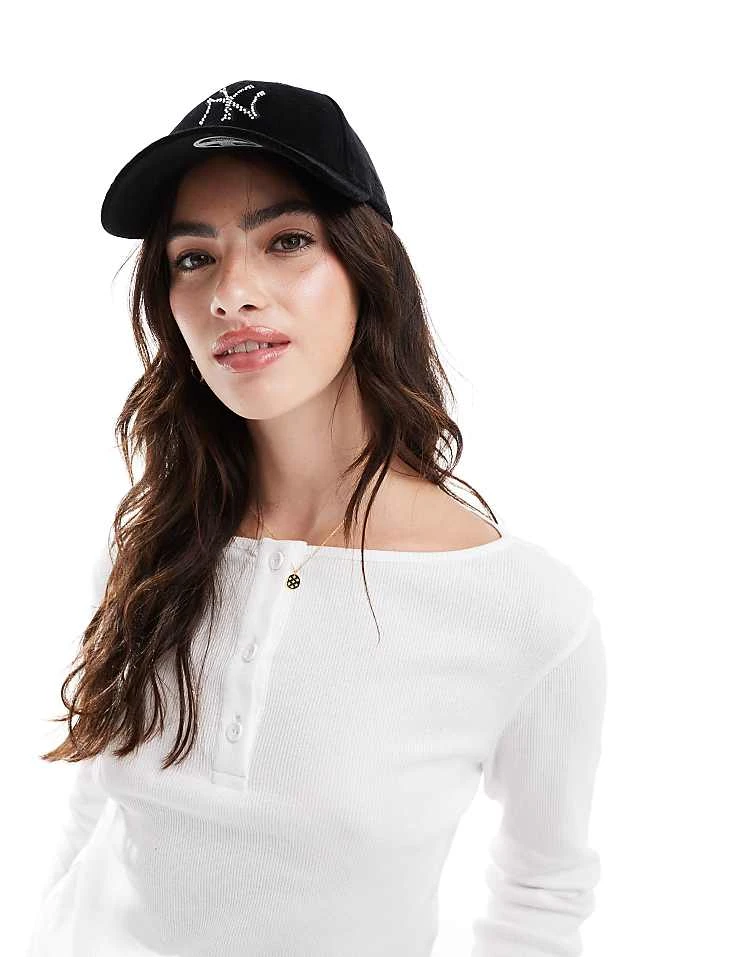 New Era NY Yankees 9forty Velour Cap In Black With Rhinestone Logo For Men - Image 3