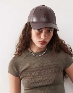 New Era NY Yankees 9forty PU Cap In Dark Brown For Men