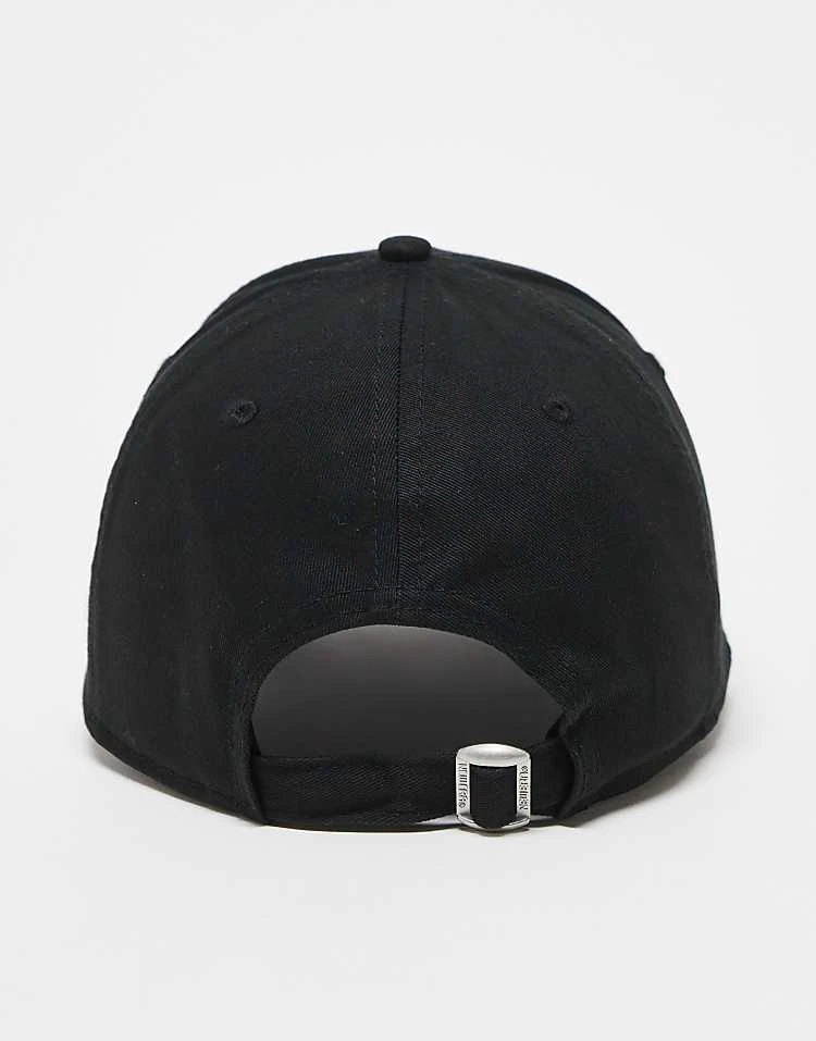 New Era NY Yankees 9forty Contrast Neon Logo Cap In Black For Unisex - Image 2