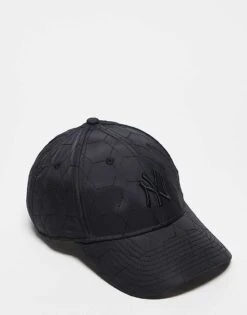 New Era NY Yankees 9forty Quilted Cap In Black For Unisex
